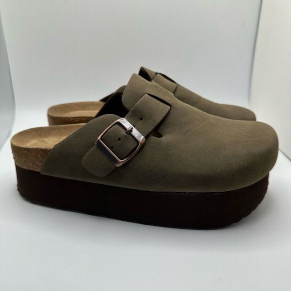 CUSHIONAIRE Women's Cork Footbed Platform Clog 6 OLIVE - Picture 1 of 7